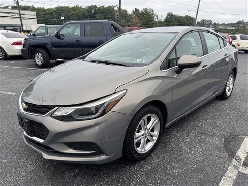 Used 2017 Chevrolet Cruze LT w/ Convenience Package image 2