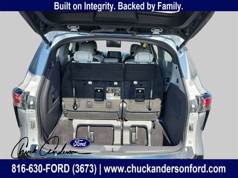 Used 2023 Toyota Sienna XSE image 29