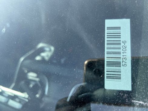 Used 2025 Mercedes-Benz GLS 450 4MATIC image 2