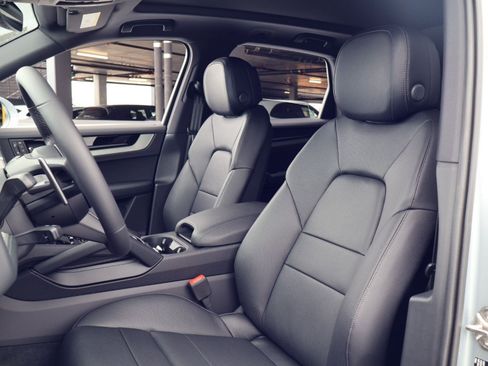 New 2026 Porsche Cayenne AWD/4WD image 5