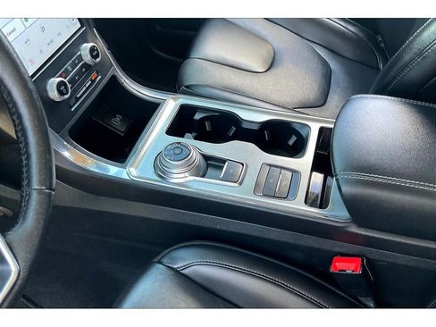 Used 2022 Ford Edge Titanium image 18