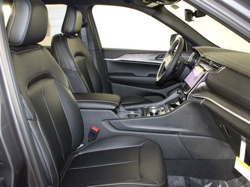 New 2025 Jeep Grand Cherokee Limited image 15