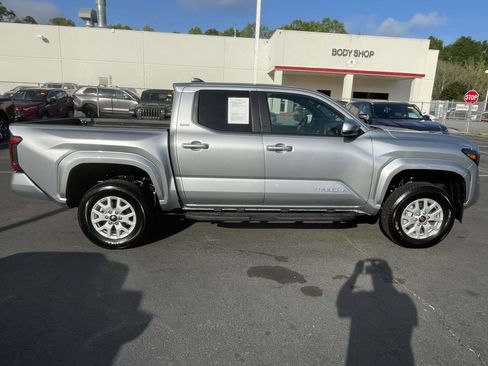 Used 2025 Toyota Tacoma SR5 AWD/4WD image 9