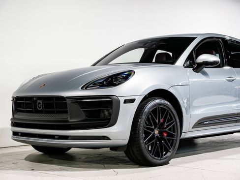 Used 2022 Porsche Macan GTS w/ Sport Chrono Package image 40