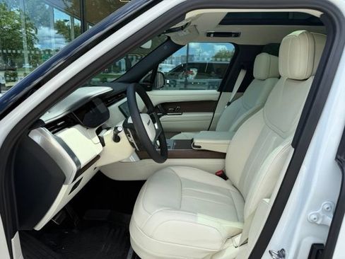 Used 2025 Land Rover Range Rover SE AWD/4WD image 15