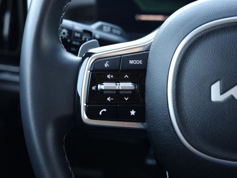 Used 2025 Kia Sorento EX image 13