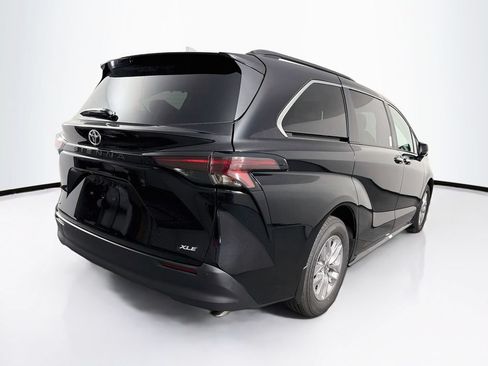 New 2026 Toyota Sienna XLE FWD image 9