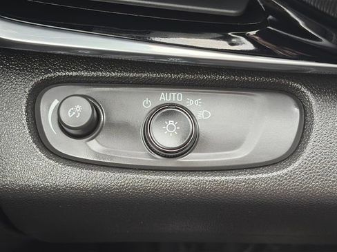 Used 2024 Buick Envista Sport Touring w/ Experience Buick Package image 58