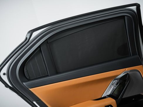 Used 2023 BMW 740i w/ Parking Assistance Package image 85