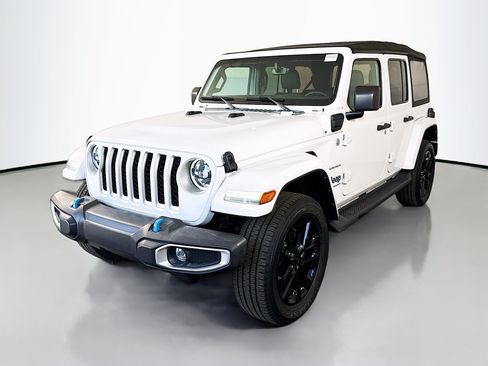 Used 2023 Jeep Wrangler Unlimited Sahara AWD/4WD image 4