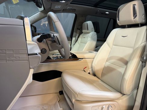 New 2025 Cadillac Escalade Sport Platinum w/ LPO, ONYX Package image 4