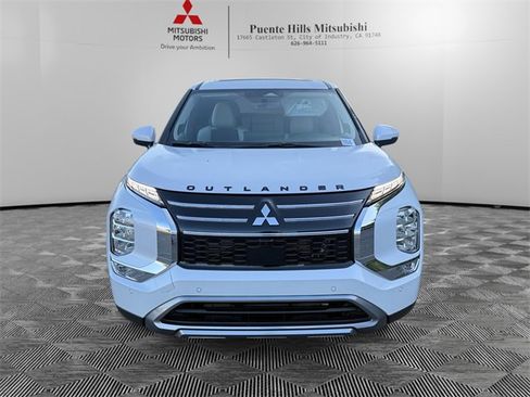 New 2025 Mitsubishi Outlander SE image 2