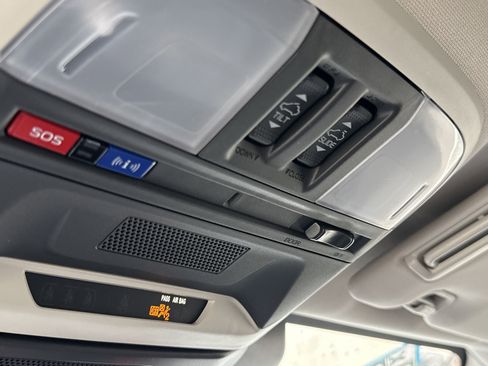 Used 2025 Subaru Crosstrek 2.0i Premium image 34