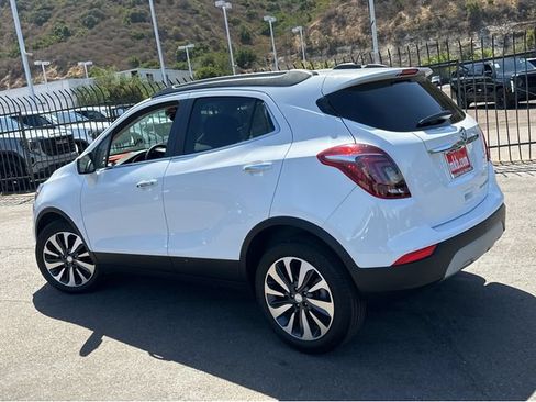 Certified 2021 Buick Encore Preferred FWD image 3