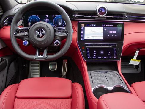 New 2025 Maserati Grecale Modena image 13