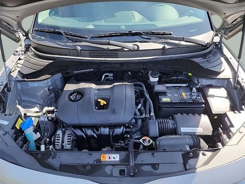 Used 2025 Kia Soul LX w/ LX Technology Package FWD image 17