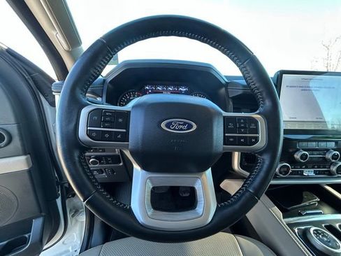 Used 2024 Ford Expedition Max XLT image 11