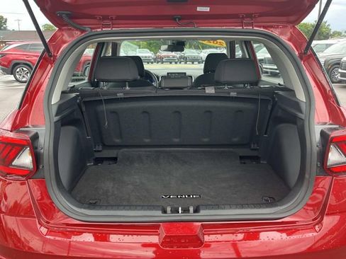 Certified 2025 Hyundai Venue SEL FWD image 11