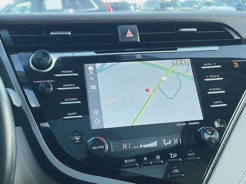 Used 2020 Toyota Camry XLE image 20