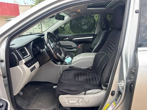 Used 2017 Toyota Highlander XLE FWD image 12