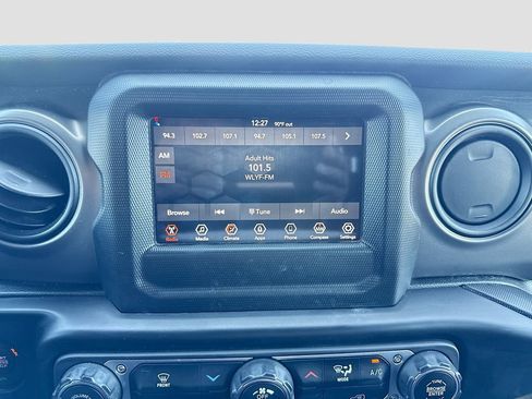 Used 2022 Jeep Wrangler Sport AWD/4WD image 16