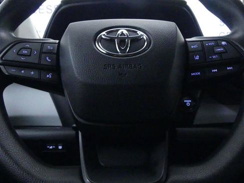 Used 2025 Toyota Sienna LE image 15