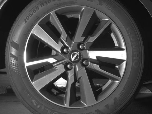 Used 2025 Nissan Versa SV image 15