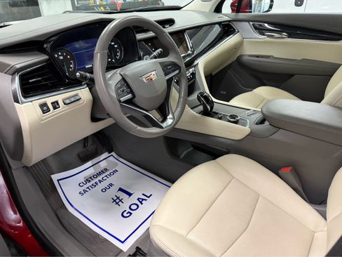 Used 2024 Cadillac XT6 Premium Luxury w/ Technology Package AWD/4WD image 9