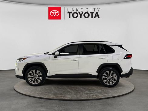 Used 2020 Toyota RAV4 XLE Premium FWD image 3