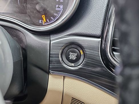 Used 2020 Jeep Grand Cherokee Limited image 27