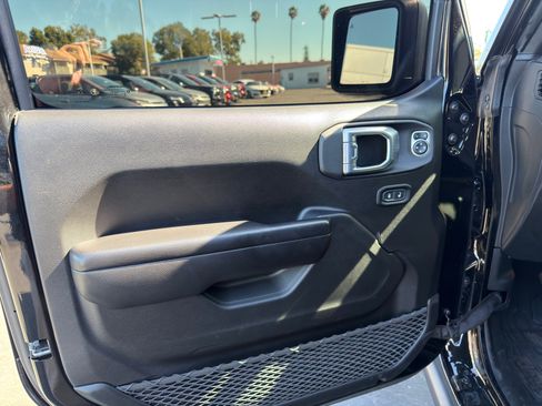 Used 2021 Jeep Wrangler Willys image 18