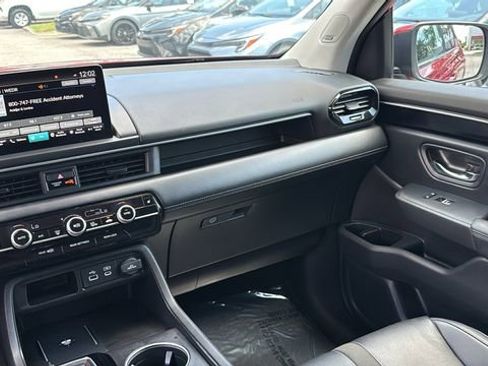 Used 2023 Honda Pilot Touring image 16
