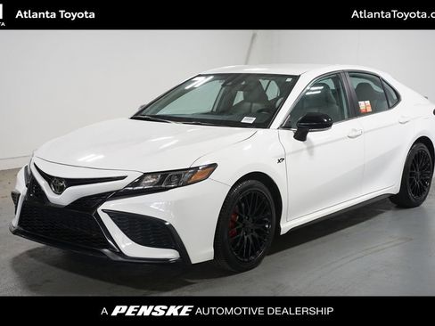 Certified 2022 Toyota Camry SE FWD image 1