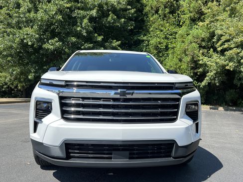 New 2026 Chevrolet Traverse LT w/ Sun and Wheel Package FWD image 3