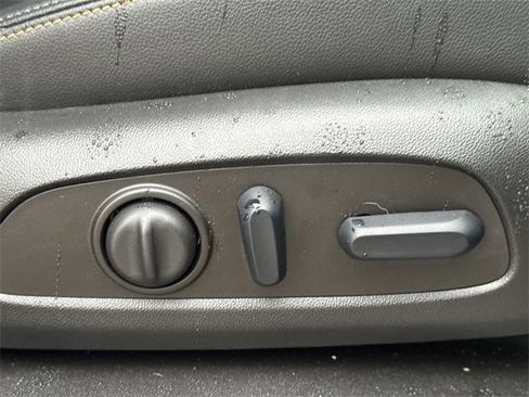 Used 2022 Chevrolet Equinox Premier image 30