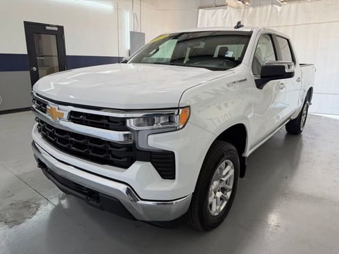Used 2024 Chevrolet Silverado 1500 LT AWD/4WD image 34