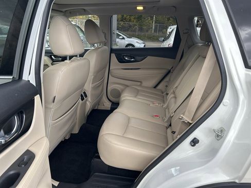 Used 2018 Nissan Rogue SL w/ Premium Package image 11