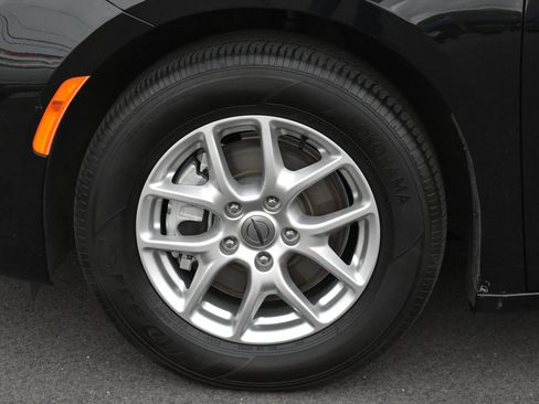 Used 2025 Chrysler Pacifica Select FWD image 11