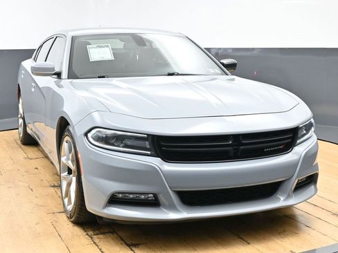 Used 2021 Dodge Charger SXT w/ Plus Group RWD image 4