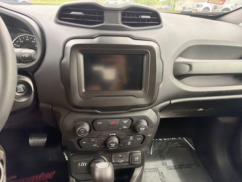 Used 2021 Jeep Renegade Sport w/ Sport Appearance Group AWD/4WD image 24