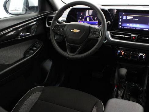 Used 2025 Chevrolet TrailBlazer LT w/ Driver Confidence Package FWD image 29