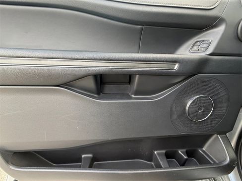 Used 2024 Ford Expedition Max XLT image 11