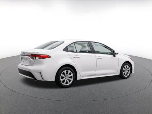 Used 2025 Toyota Corolla LE FWD image 9