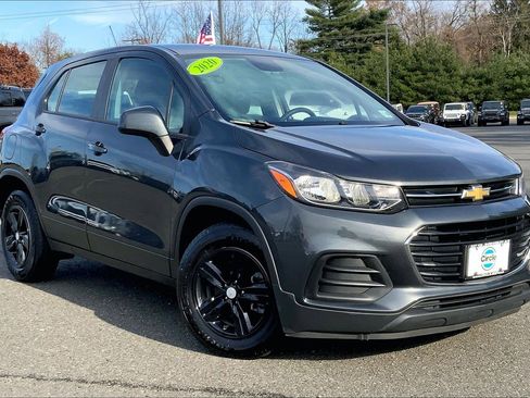 Used 2020 Chevrolet Trax LS image 2