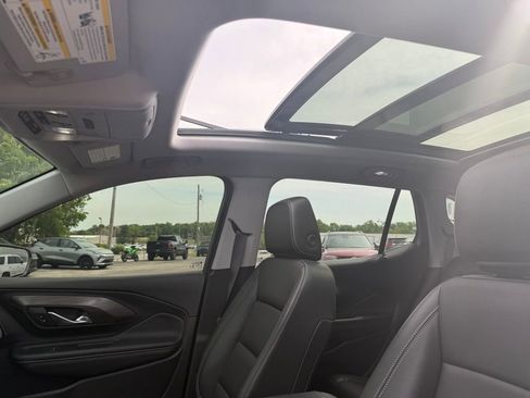 Used 2024 GMC Terrain SLT AWD/4WD image 6
