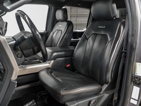 Used 2022 Ford F250 Platinum w/ FX4 Off-Road Package AWD/4WD image 31