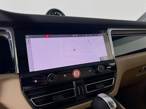 New 2026 Porsche Macan image 16