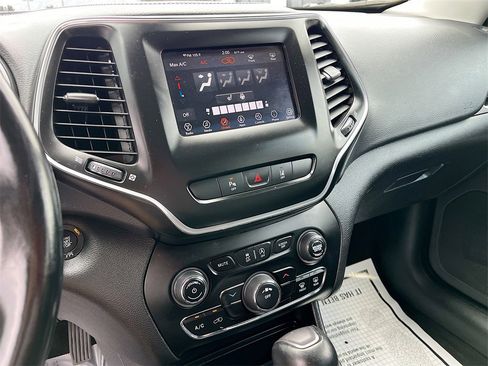 Used 2021 Jeep Cherokee Latitude Plus w/ Sun & Sound Group image 15