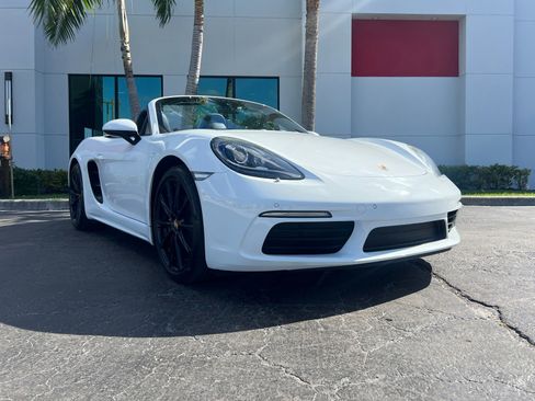 Used 2017 Porsche 718 Boxster image 5