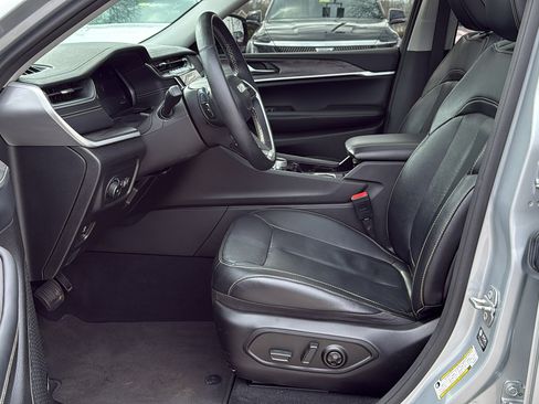 Used 2022 Jeep Grand Cherokee Limited image 8